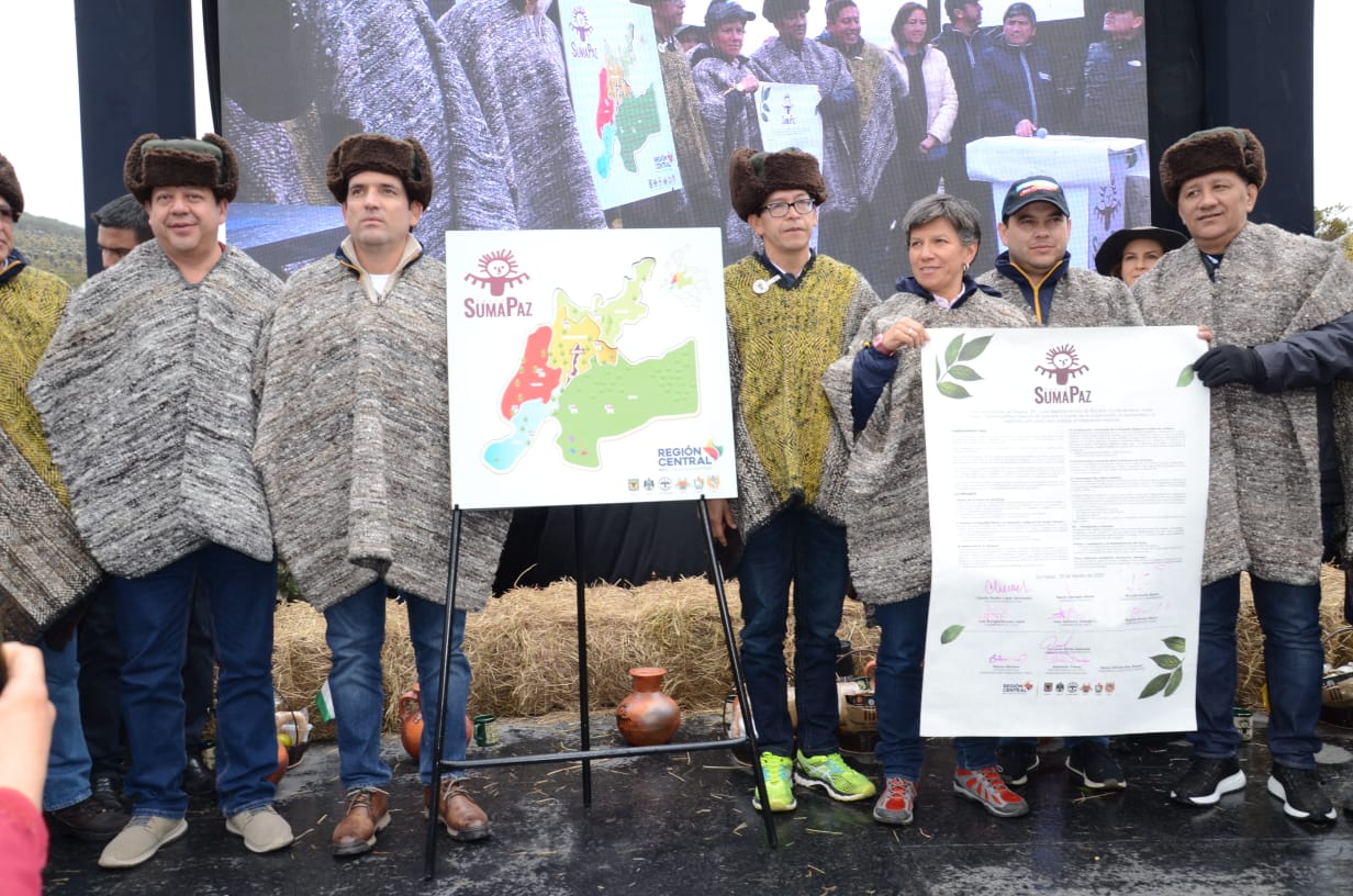 Luis Enrique Dussán, gobernador del Huila;  Juan Guillermo Zuluaga, gobernador del Meta; Ramiro Barragán Andame, gobernador de Boyaca; Claudia López,  alcaldesa mayor de Bogotá; Nicolás García Bustos, gobernador de Cundinamarca y  Ricardo Orozco Valero, gobernador del Tolima.
